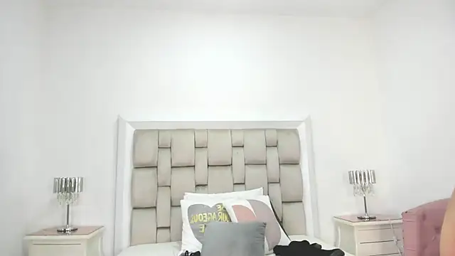 frehia dimou online show from April 22, 2026, 11:28 am