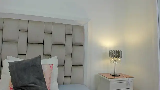 frehia dimou online show from April 5, 2026, 11:39 am