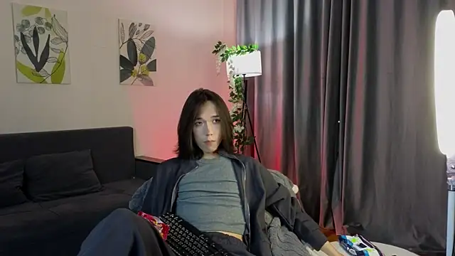 Snapshot of okerriella chatting on November 15, 2025, 1:37 pm okerriella online show from November 15, 2025, 1:37 pm