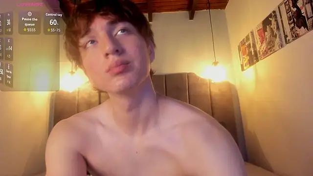 Snapshot of Oscar_and_dani chatting on October 1, 2025, 3:44 am Oscar and dani online show from October 1, 2025, 3:44 am