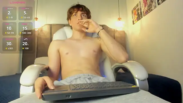 Snapshot of Oscar_and_dani chatting on October 15, 2025, 4:11 am Oscar and dani online show from October 15, 2025, 4:11 am