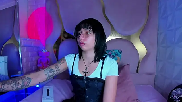 Niina Sissy online show from April 4, 2026, 5:36 am