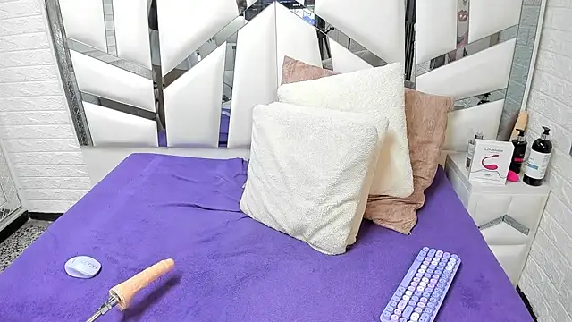 Niina Sissy online show from September 19, 2025, 3:21 am