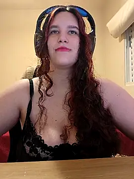 Snapshot of Mellhots2 chatting on April 21, 2026, 9:32 pm Mellhots2 online show from April 21, 2026, 9:32 pm