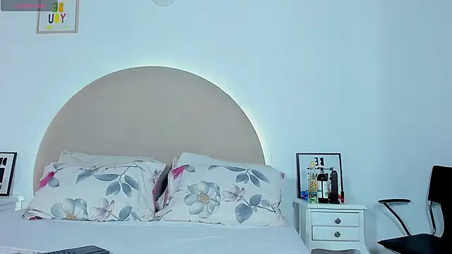 scarlettTease  online show from September 24, 2025, 1:39 pm