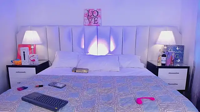 scarlettTease  online show from September 13, 2025, 2:17 pm