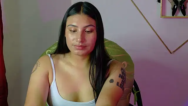 Snapshot of Linda_andrew chatting on February 12, 2026, 7:24 pm Linda andrew online show from February 12, 2026, 7:24 pm