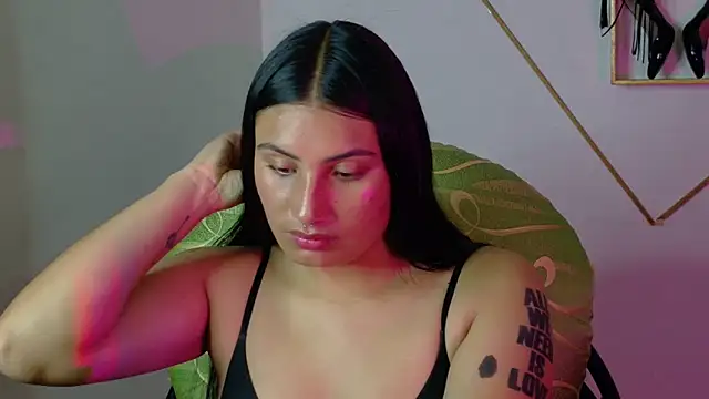 Snapshot of Linda_andrew chatting on February 9, 2026, 7:45 pm Linda andrew online show from February 9, 2026, 7:45 pm