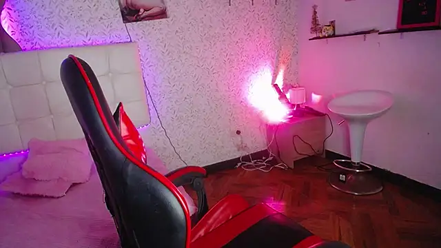 manelike  online show from October 10, 2025, 7:25 pm