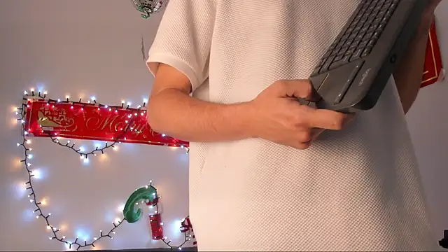 lara and danny online show from November 19, 2025, 2:50 pm