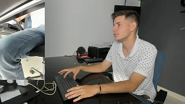 lara and danny online show from October 4, 2025, 2:51 pm