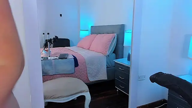 AdeleJhones online show from February 17, 2026, 12:46 pm