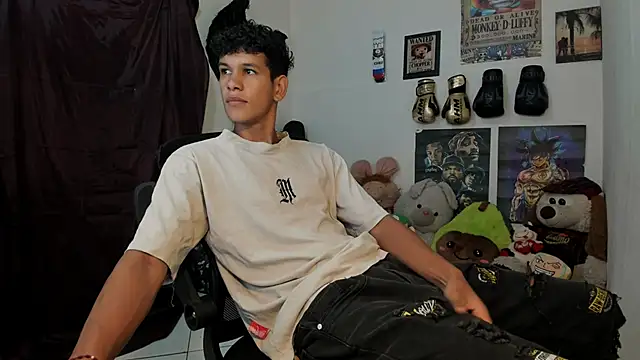 Snapshot of brandonstonexl chatting on March 4, 2026, 11:01 pm brandonstonexl online show from March 4, 2026, 11:01 pm