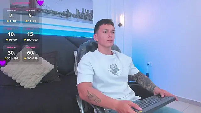 Snapshot of Thomas_moon chatting on November 7, 2025, 11:37 am Thomas moon online show from November 7, 2025, 11:37 am