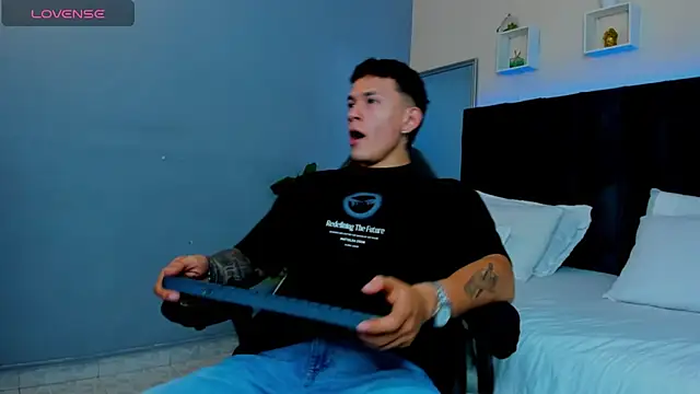 Snapshot of Thomas_moon chatting on November 20, 2025, 12:50 pm Thomas moon online show from November 20, 2025, 12:50 pm