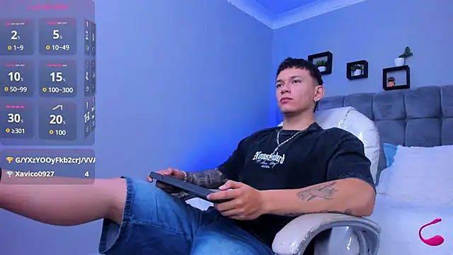 Snapshot of Thomas_moon chatting on November 22, 2025, 12:48 pm Thomas moon online show from November 22, 2025, 12:48 pm