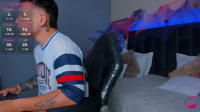 Snapshot of Thomas_moon chatting on October 20, 2025, 1:00 pm Thomas moon online show from October 20, 2025, 1:00 pm