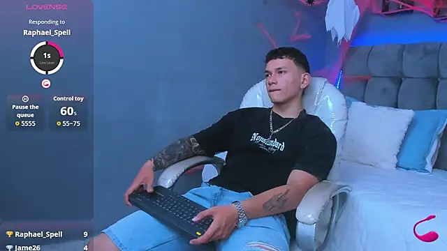 Snapshot of Thomas_moon chatting on November 1, 2025, 4:01 pm Thomas moon online show from November 1, 2025, 4:01 pm