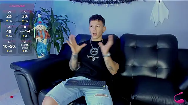 Snapshot of Thomas_moon chatting on October 12, 2025, 7:26 pm Thomas moon online show from October 12, 2025, 7:26 pm