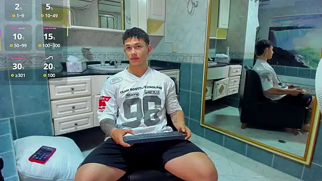 Snapshot of Thomas_moon chatting on September 30, 2025, 11:27 am Thomas moon online show from September 30, 2025, 11:27 am