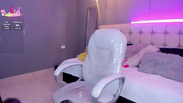 Snapshot of Thomas_moon chatting on October 2, 2025, 11:24 am Thomas moon online show from October 2, 2025, 11:24 am