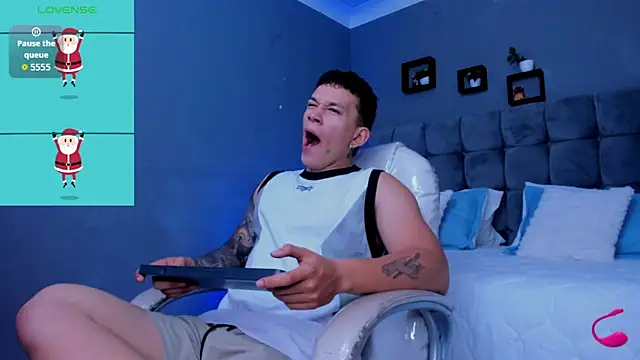 Snapshot of Thomas_moon chatting on November 12, 2025, 11:14 am Thomas moon online show from November 12, 2025, 11:14 am