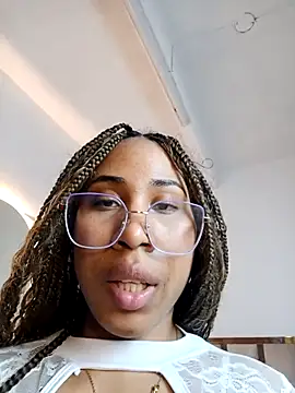 Elowen Clark online show from February 12, 2026, 8:08 pm