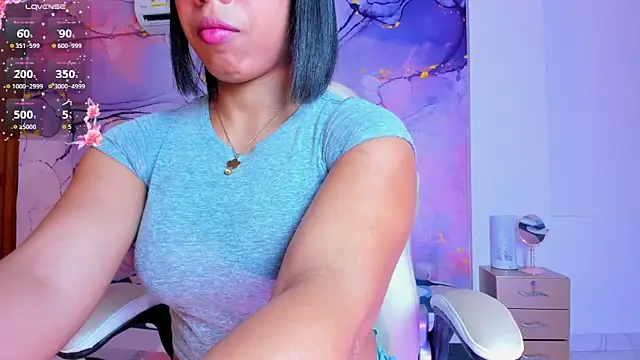 Elowen Clark online show from October 28, 2025, 7:46 pm