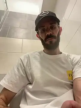 lolo7121 online show from April 17, 2026, 5:49 pm