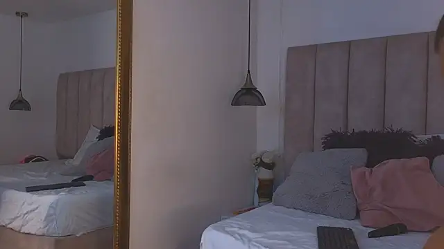 arianaa miller  online show from September 27, 2025, 8:04 pm