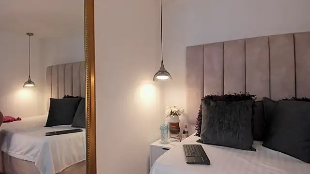 arianaa miller  online show from November 16, 2025, 8:13 pm