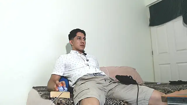 Snapshot of Penelope77 chatting on October 26, 2025, 5:19 am Penelope77 online show from October 26, 2025, 5:19 am