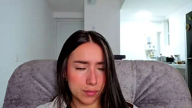 Adhara Kitten online show from April 17, 2026, 1:25 pm