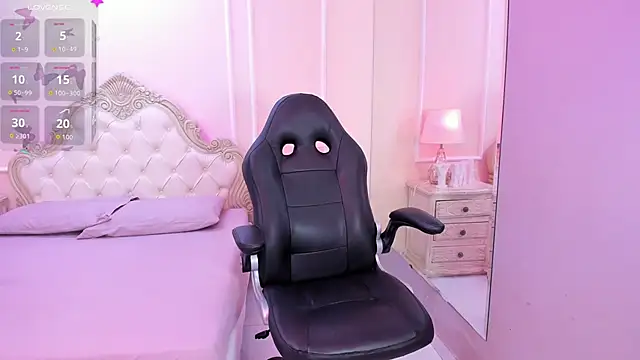 Snapshot of AmyBlackwood chatting on October 6, 2025, 7:36 pm AmyBlackwood online show from October 6, 2025, 7:36 pm