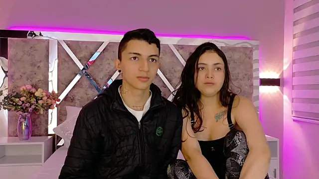 NickandAbby  online show from November 24, 2025, 11:43 am