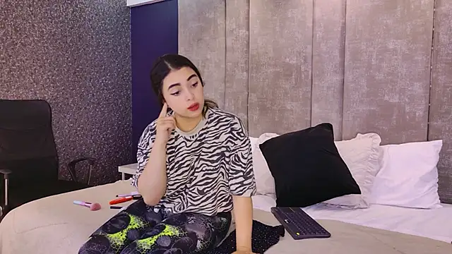 NickandAbby  online show from November 12, 2025, 12:20 pm