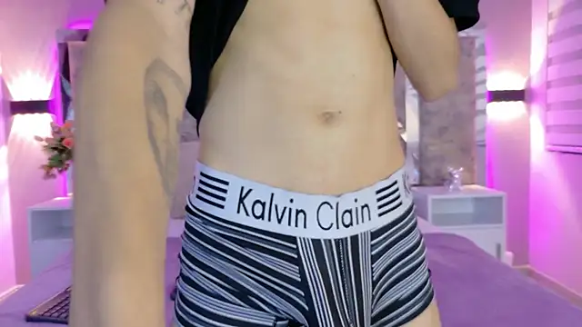 NickandAbby  online show from October 27, 2025, 12:28 pm