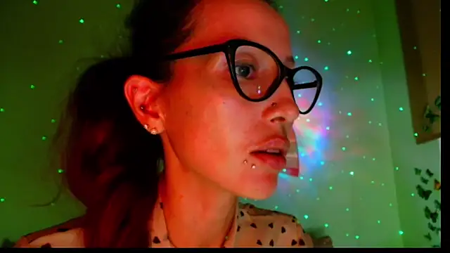 Snapshot of KiotoShine chatting on September 9, 2025, 6:39 pm KiotoShine online show from September 9, 2025, 6:39 pm