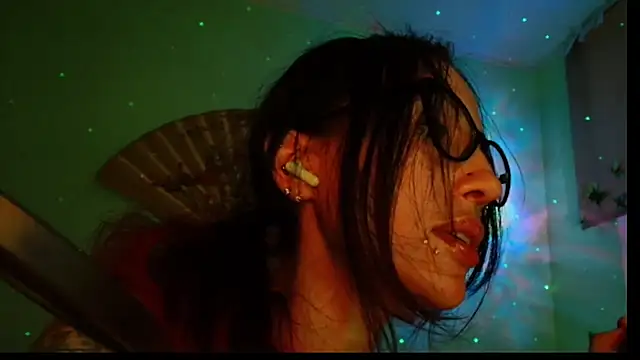 Snapshot of KiotoShine chatting on December 5, 2025, 6:28 pm KiotoShine online show from December 5, 2025, 6:28 pm