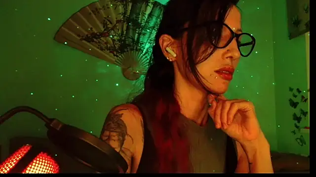 Snapshot of KiotoShine chatting on November 30, 2025, 5:14 pm KiotoShine online show from November 30, 2025, 5:14 pm