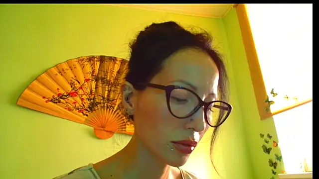 Snapshot of KiotoShine chatting on October 20, 2025, 9:43 am KiotoShine online show from October 20, 2025, 9:43 am