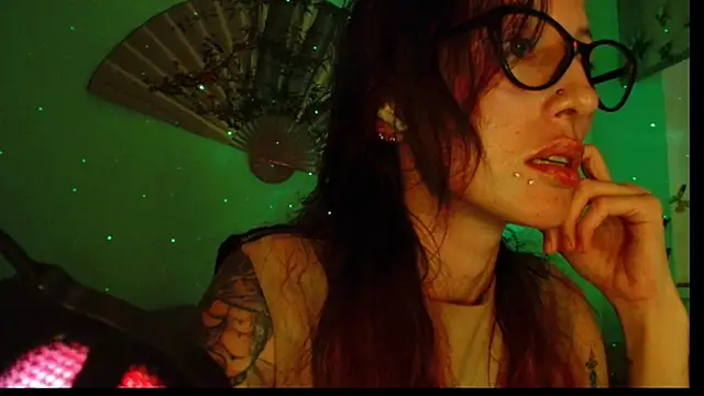 Snapshot of KiotoShine chatting on December 3, 2025, 9:14 pm KiotoShine online show from December 3, 2025, 9:14 pm