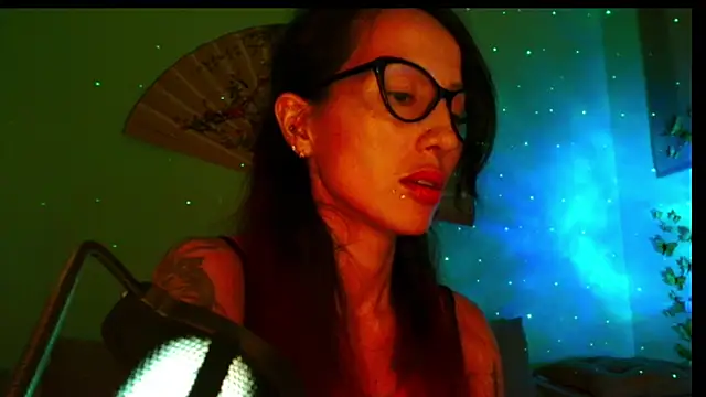 Snapshot of KiotoShine chatting on October 7, 2025, 9:27 pm KiotoShine online show from October 7, 2025, 9:27 pm