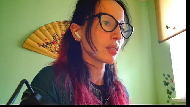 Snapshot of KiotoShine chatting on November 5, 2025, 9:34 am KiotoShine online show from November 5, 2025, 9:34 am