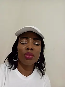 Snapshot of SEXYMOANSXX chatting on February 7, 2026, 2:36 pm SEXYMOANSXX online show from February 7, 2026, 2:36 pm