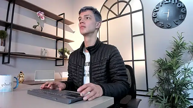 nicktorn online show from October 4, 2025, 12:17 pm