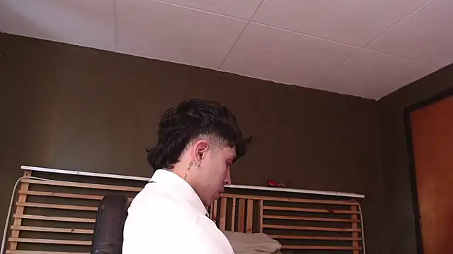 Snapshot of PaulEvens chatting on October 27, 2025, 1:12 pm PaulEvens online show from October 27, 2025, 1:12 pm