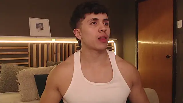 Snapshot of PaulEvens chatting on October 17, 2025, 1:24 pm PaulEvens online show from October 17, 2025, 1:24 pm