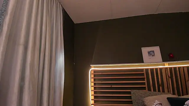 Snapshot of PaulEvens chatting on September 22, 2025, 1:28 pm PaulEvens online show from September 22, 2025, 1:28 pm