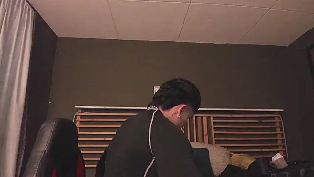 Snapshot of PaulEvens chatting on September 15, 2025, 1:44 pm PaulEvens online show from September 15, 2025, 1:44 pm